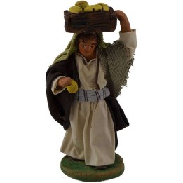 Pastore con cassetta di frutta sulla testa 10 cm