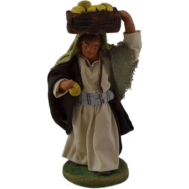 Pastore con cassetta di frutta sulla testa 10 cm