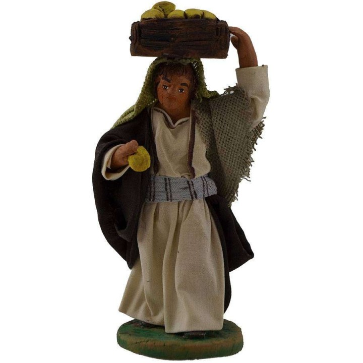 Pastore con cassetta di frutta sulla testa 10 cm
