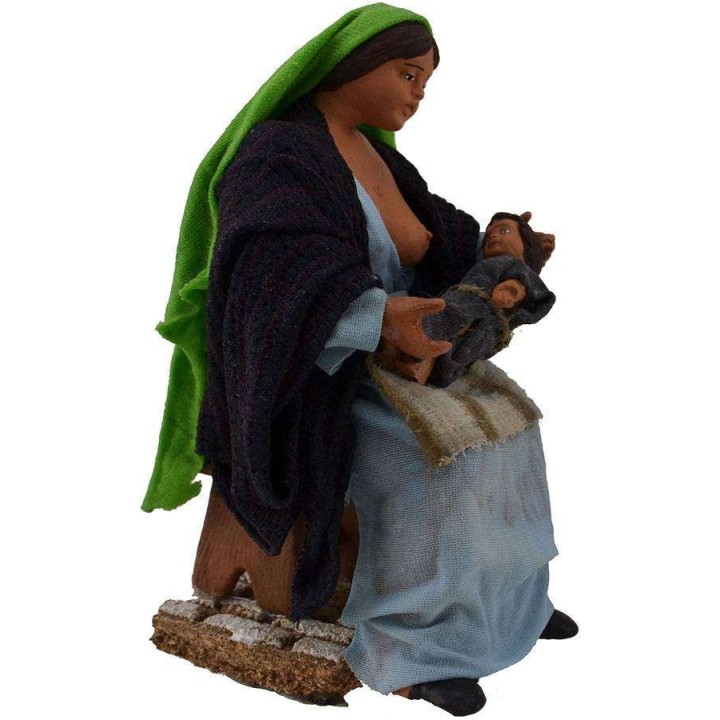 Mujer amamantando al bebé 16 cm