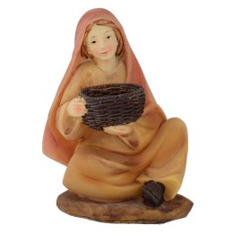 Donna seduta con cesto in resina serie 15 cm