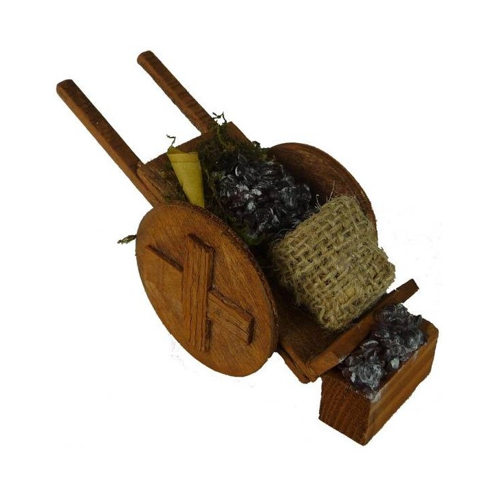 Carro de madera con castañas de 13,5x5,2x5,5 cm