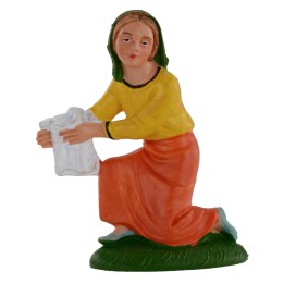 Donna inginocchiata con panno serie da 10 cm in pvc