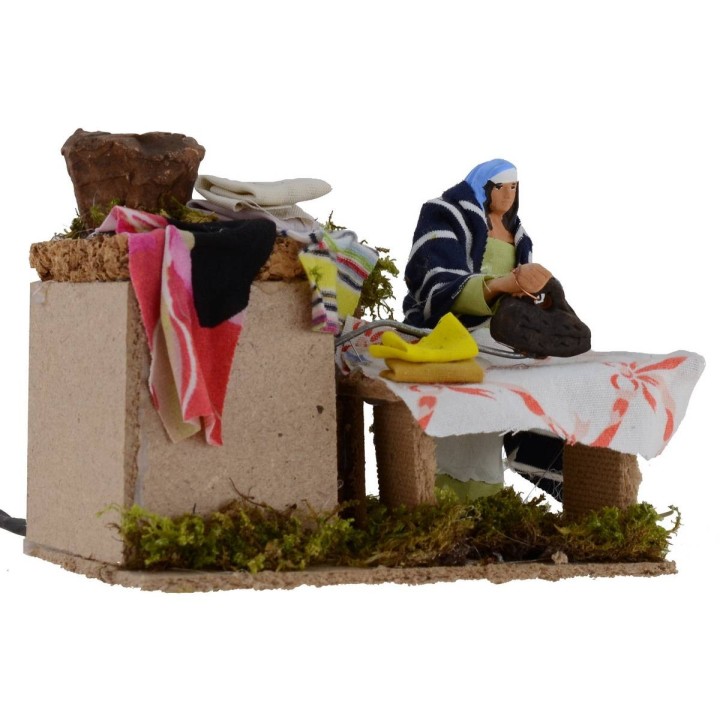 Mujer que plancha en movimiento 10 cm