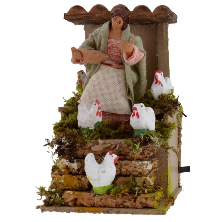 Mujer que alimenta a las gallinas en movimiento 10 cm
