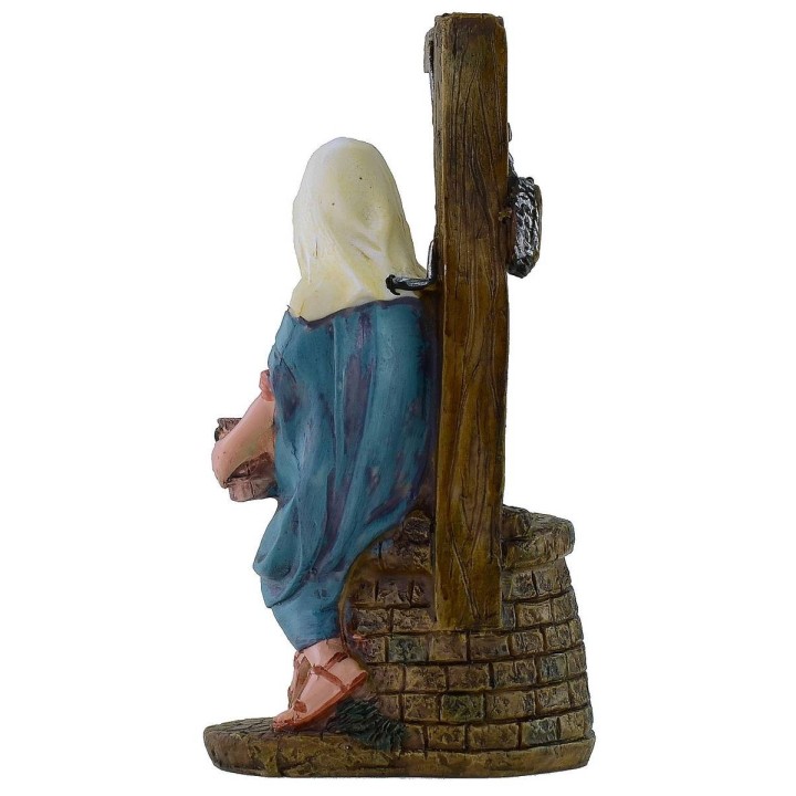 Mujer en el pozo serie 20 cm en resina