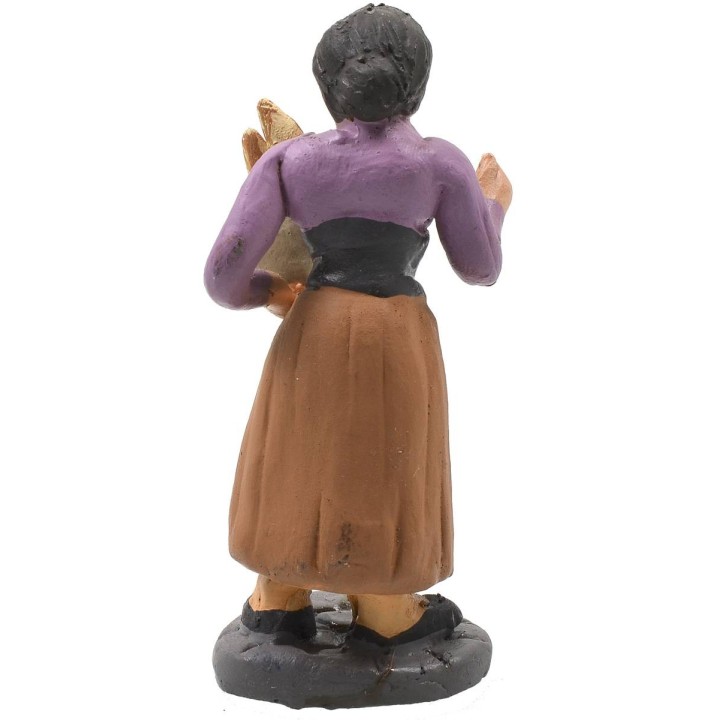 Mujer con pan de 10 cm