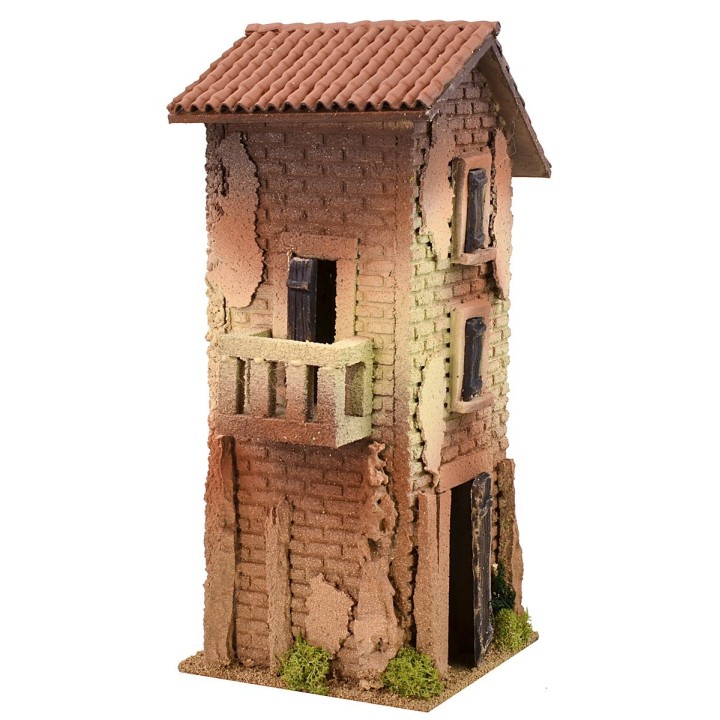 Casa de tres pisos con balcón de 15x15x35 cm h