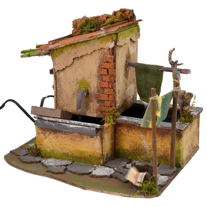 Casa con tendedero goteante y fuente funcionando de 25x21x21,5