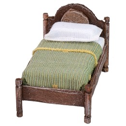 Cama individual de madera envejecida con relieve superior de