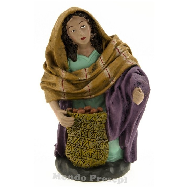 Cm 15 Woman kneeling with bag