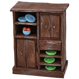 Aparador de madera envejecida con porcelanas coloridas de