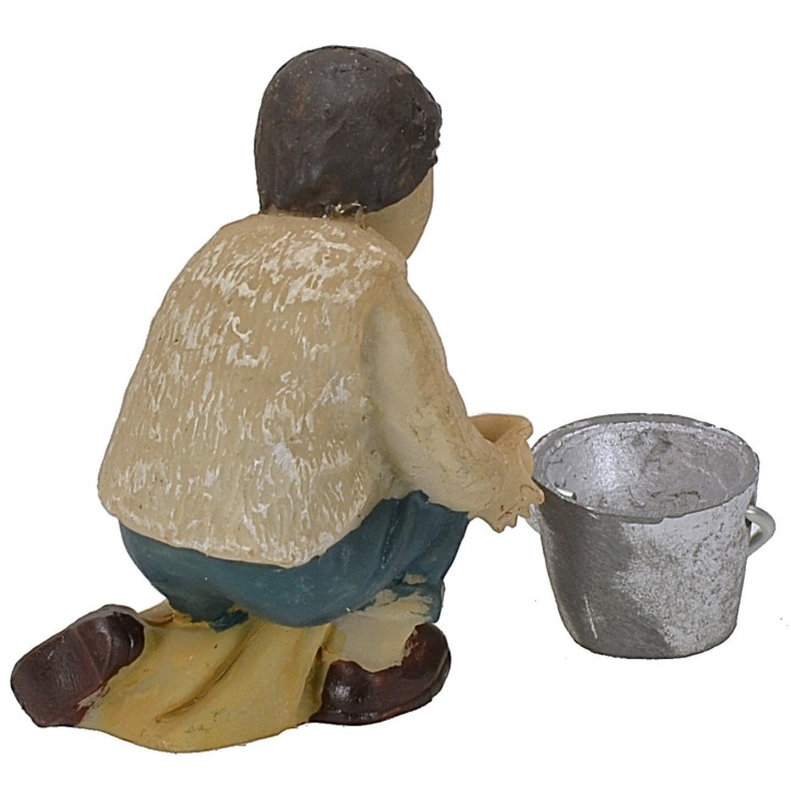 Resin young goat milker series 9 cm