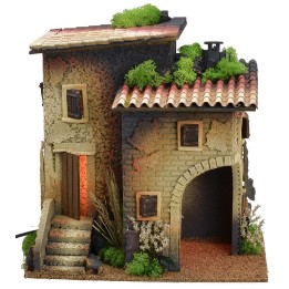Casa illuminata con grande arco angolare per bottega o grotta