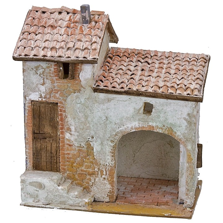 Casa estucada con tienda y escalera de 24x16x18 cm h