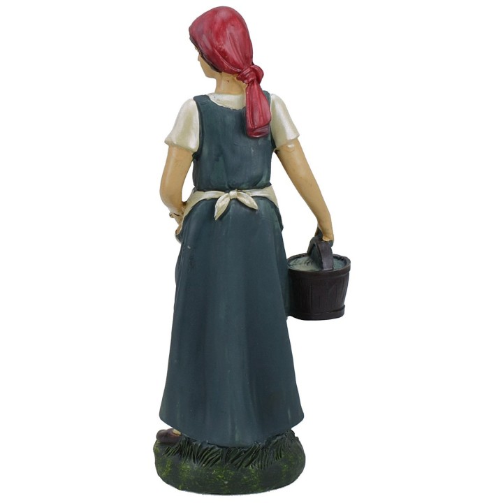 Mujer con cubo de resina de 30 cm.