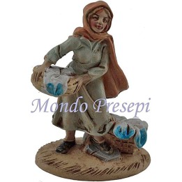 Cm 8 Mujer con cesta de ropa lux