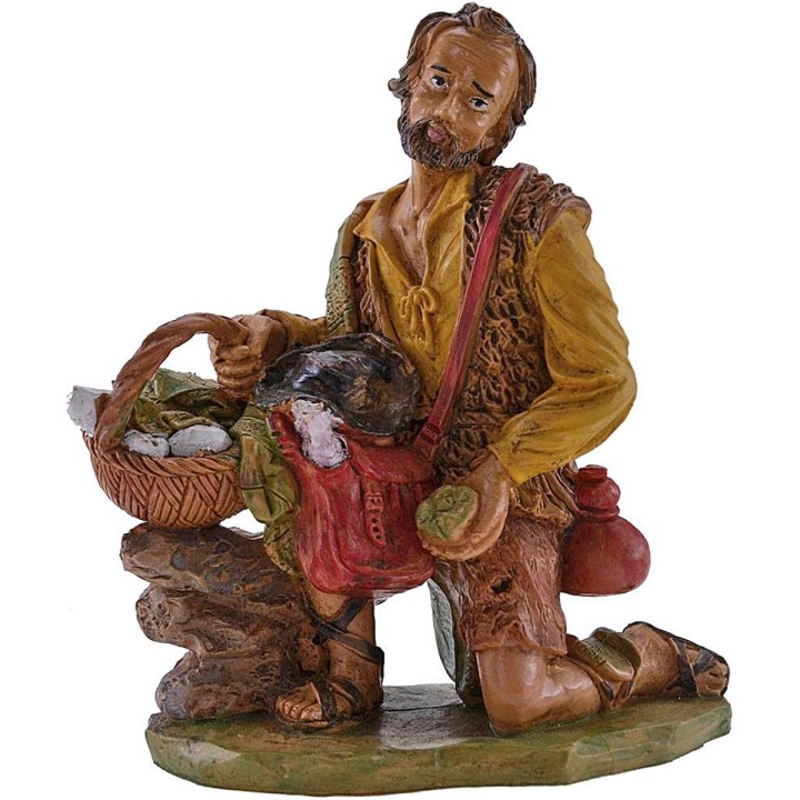 Man kneeling with gifts 20 cm Euromarchi