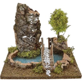 Laghetto effetto profondità con ponte e albero