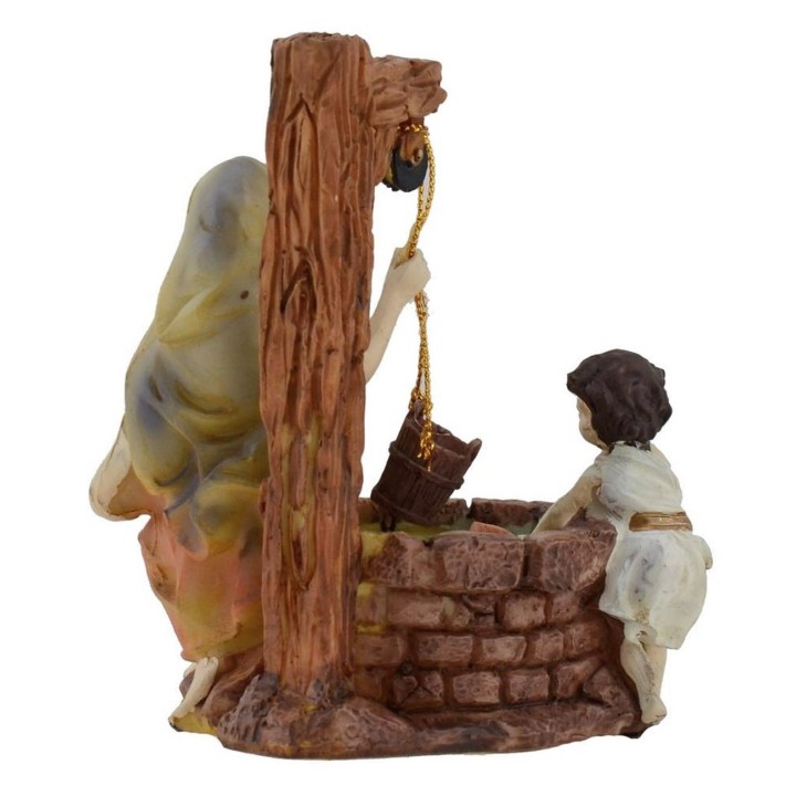 Mujer con niño en el pozo de resina serie cm 12
