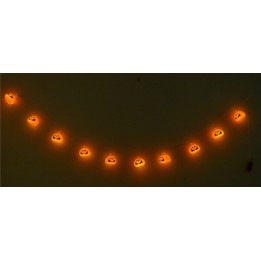 Cadena de 10 calabazas con luces a pilas para Halloween.