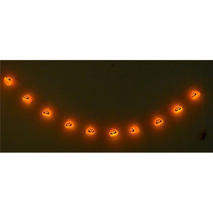 Chain of 10 pumpkins with battery-powered lights for Halloween