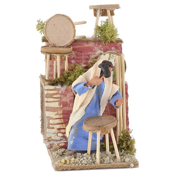 Maker of moving stools for 10 cm nativity scene