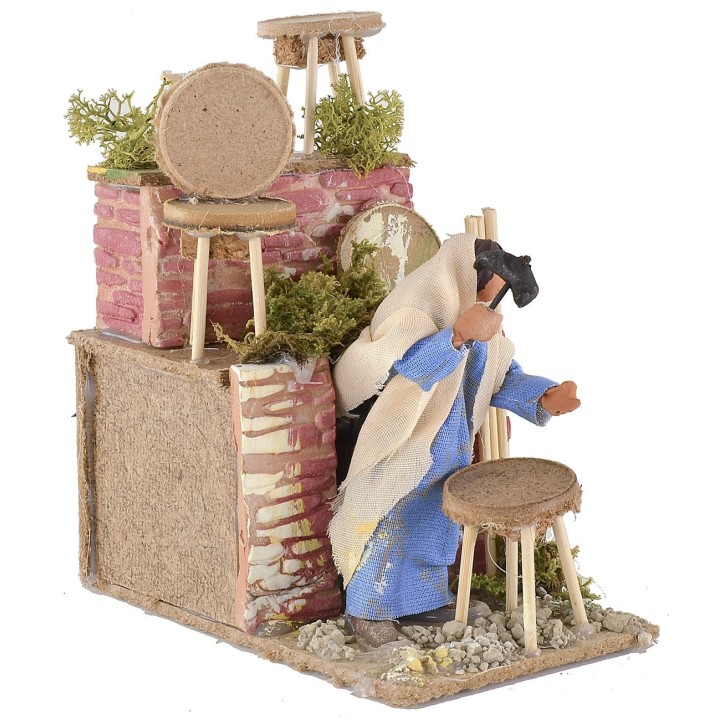 Maker of moving stools for 10 cm nativity scene