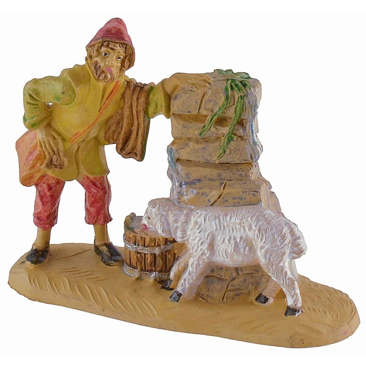 Pastor en la fuente con cordero 8 cm en pvc