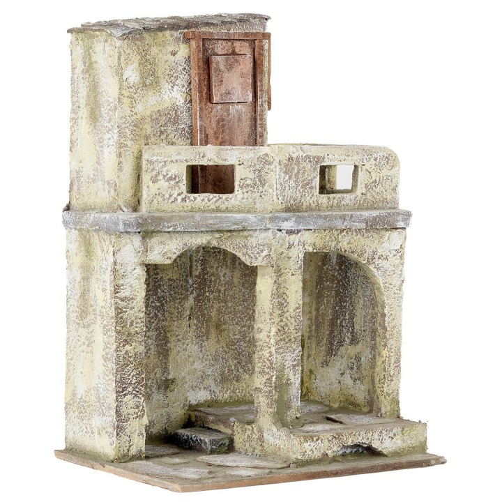 Casa con portici e balcone
