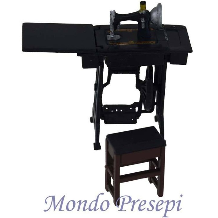 Máquina de coser con mesa y taburete.