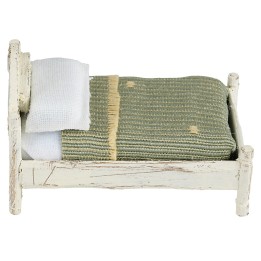 White single bed measuring 4x7x5 cm h