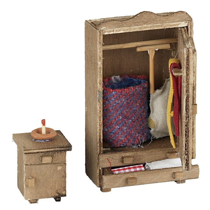 Juego de armario y mesita de noche en madera