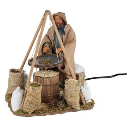 Man sifting in motion 24 cm