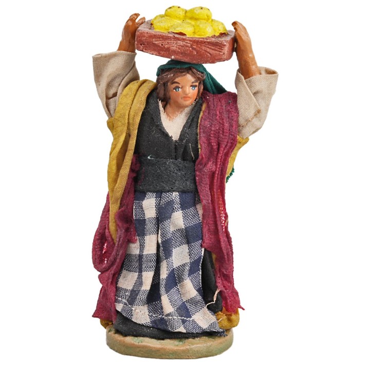 Mujer con caja de limones serie 12 cm