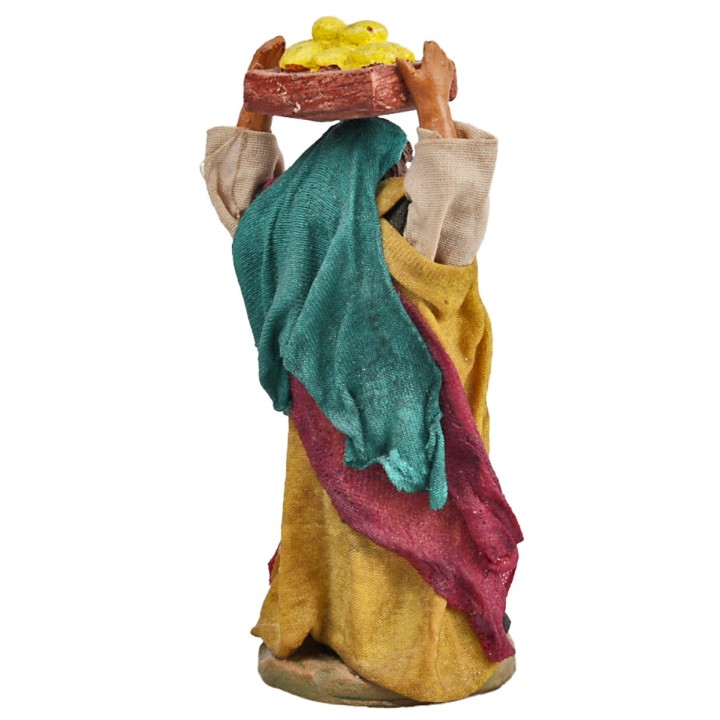 Mujer con caja de limones serie 12 cm