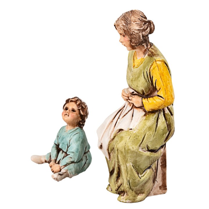 Woman mending with child 10 cm series Landi Moranduzzo