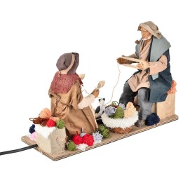 Couple winding yarn in motion 30 cm