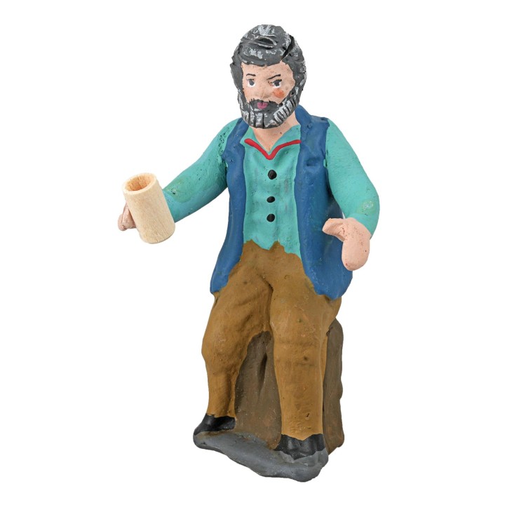 Uomo seduto con bicchiere in mano della serie 10 cm in