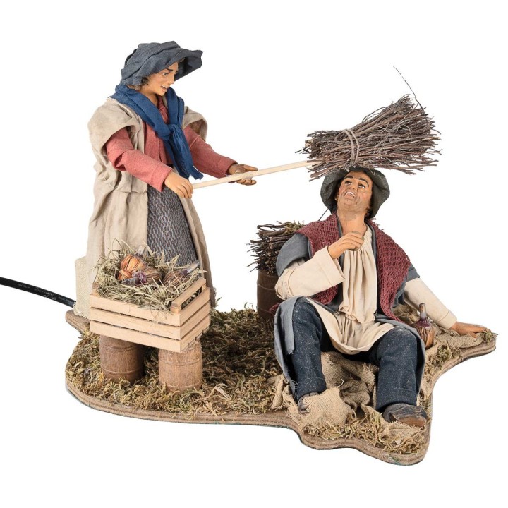 Donna che picchia marito ubriaco serie 30 cm in movimento
