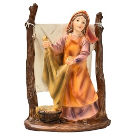 Woman hanging clothes in resin 10 cm
