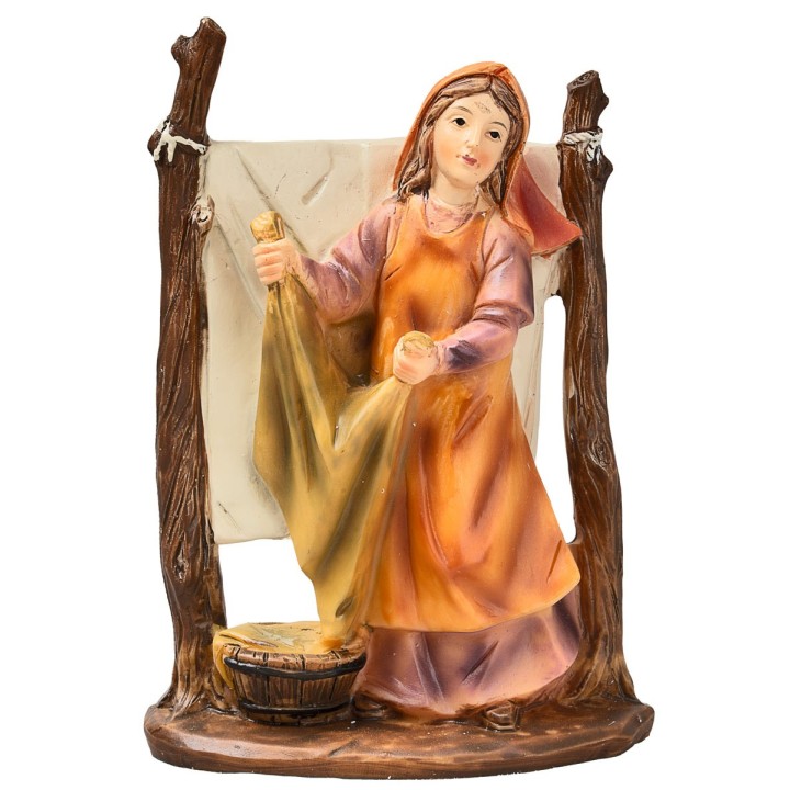 Woman hanging clothes in resin 10 cm