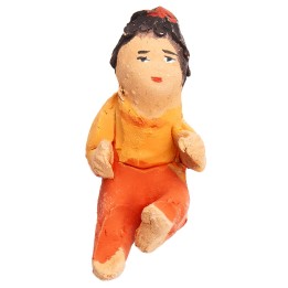 Bambina seduta in terracotta con colorazione arancio 3,6 cm