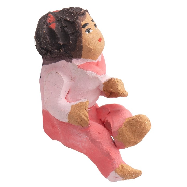 Bambina seduta in terracotta con colorazione rosa 3,6 cm
