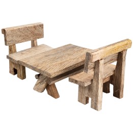 Tavolo in legno con panchine