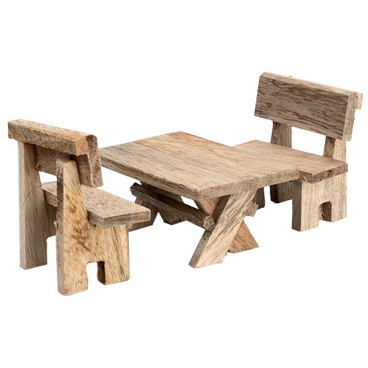 Mesa de madera con bancos