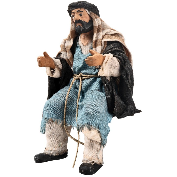 Hombre sentado serie 15 cm en terracota con ropa de tela