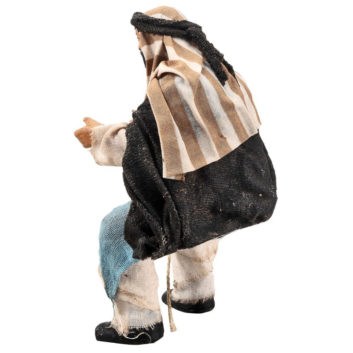 Hombre sentado serie 15 cm en terracota con ropa de tela