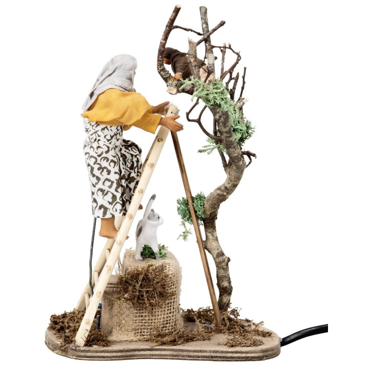 Donna con bimbo sull'albero in movimento serie 12 cm