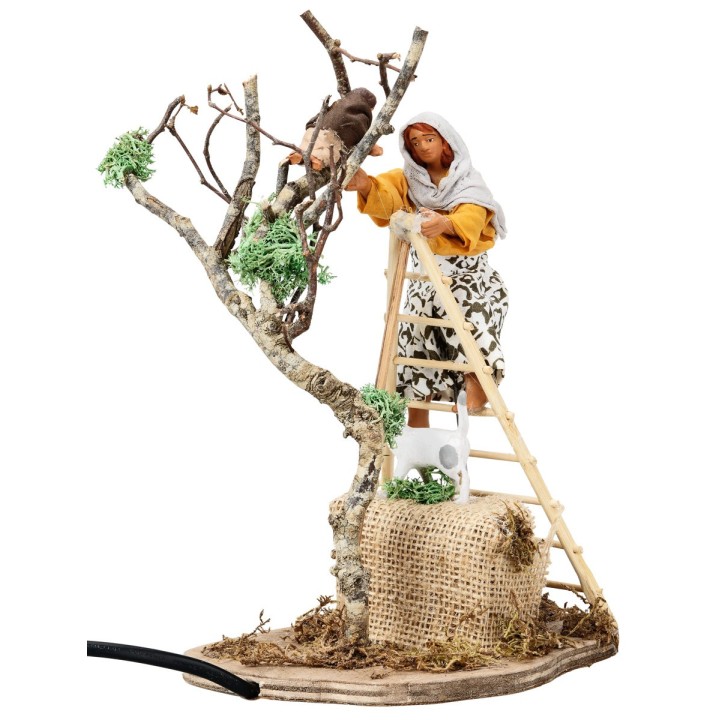 Donna con bimbo sull'albero in movimento serie 12 cm